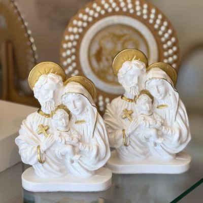 Imagem Sagrada Família em Porcelana com Detalhes Dourados